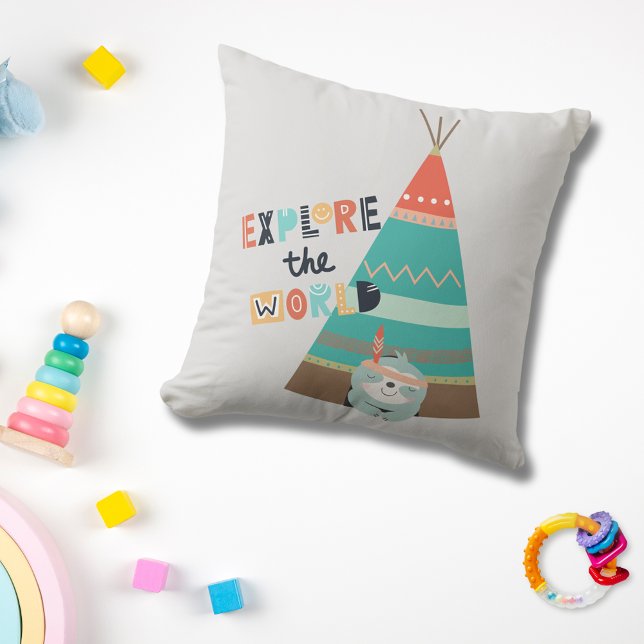 Utforska World Boho Sloth Kudde (Skapare uppladdad)