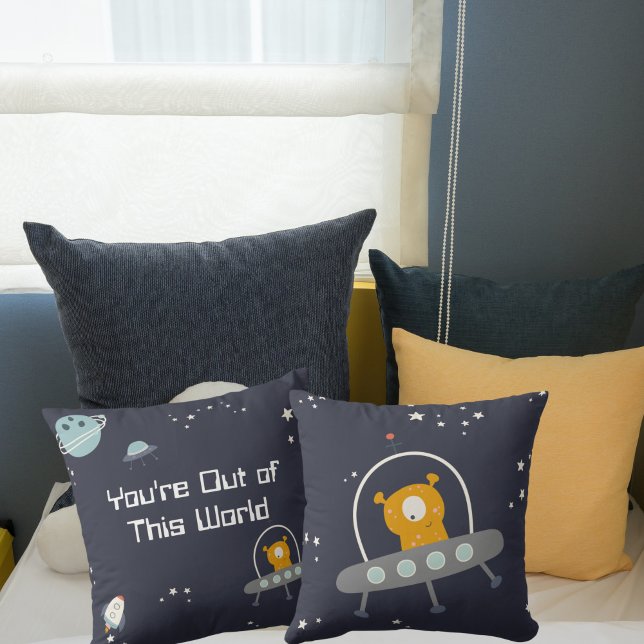 Utifrån detta världsrymd Dekorativ kudde (Front and Back of Pillow Shown)