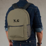 Utility Mility Stil Army Grönt<br><div class="desc">En militärryggsäck i stil i arméns grönt var brun med en personlig monogram inledningsvis i en utilitaristisk stencil stil typografi i svart. Perfektens gåva eller tillbehör till soldater eller militär personal.</div>