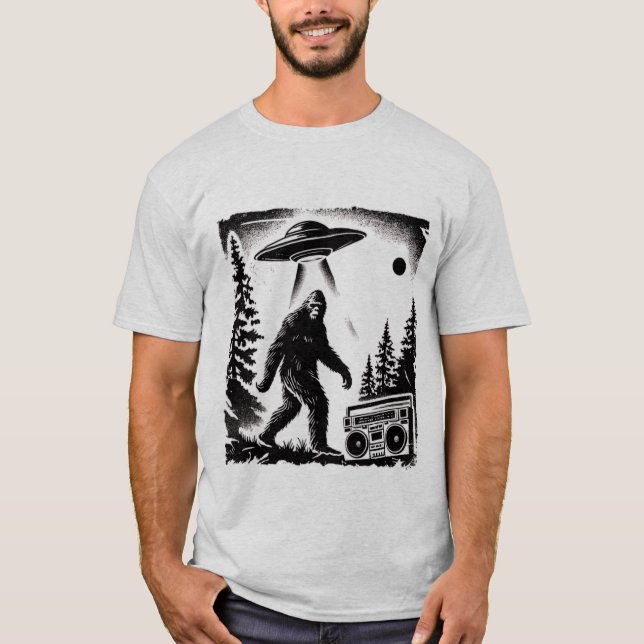 Utlänningsmöte med Bigfoot T Shirt (Framsida)