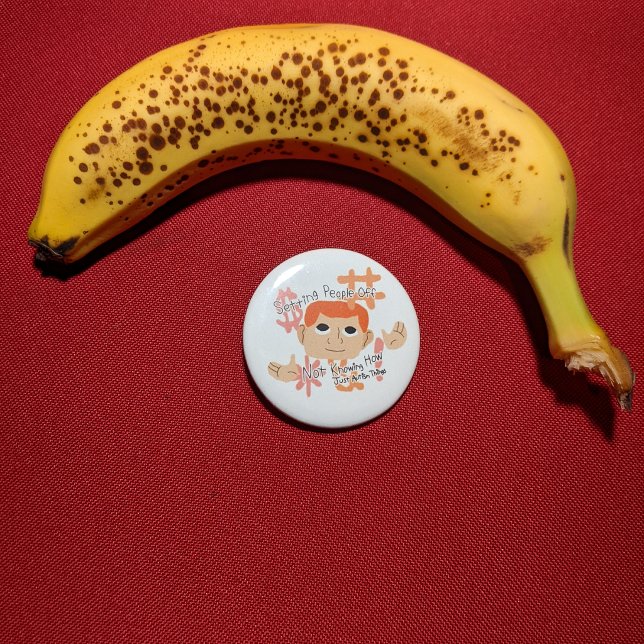 Utlösande Människor ... Bara Autism-grejer Knapp (Button with banana for scale.)