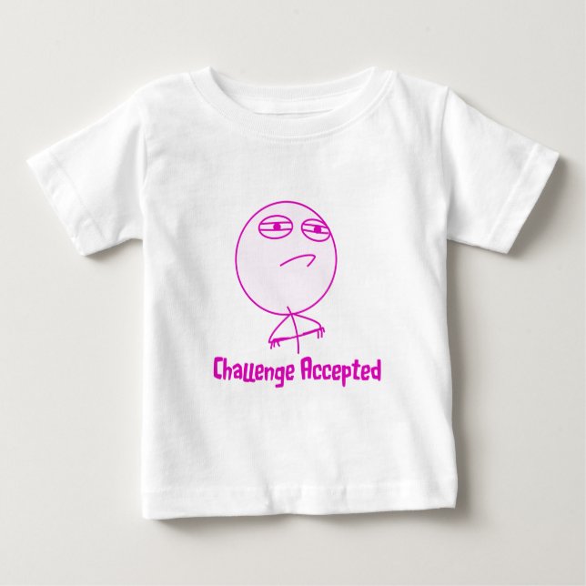 Utmaning accepterad rosa- & vittext tee shirt (Framsida)