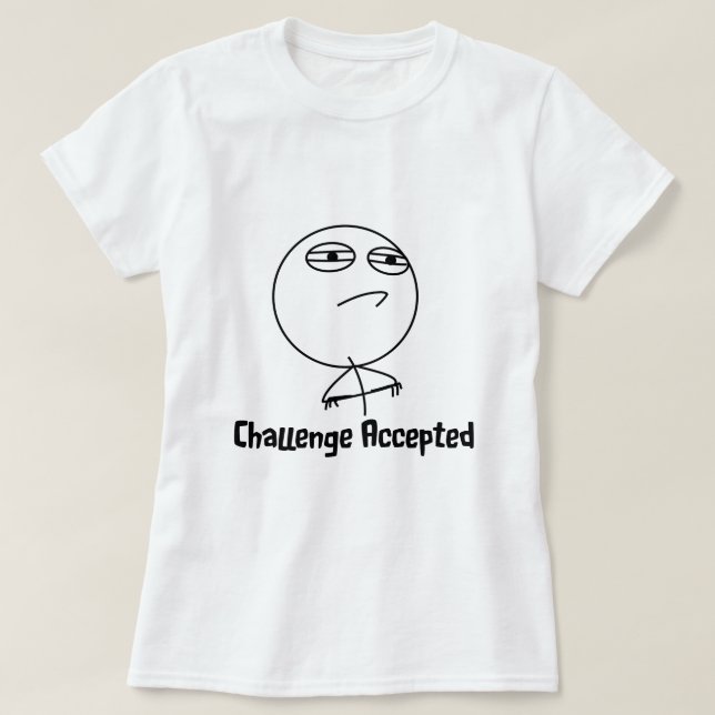 Utmaning accepterad svart- & vittext tee (Design framsida)