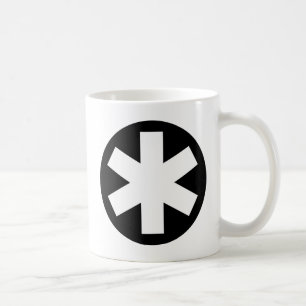 Utmärka med en asterisk - svarten kaffemugg