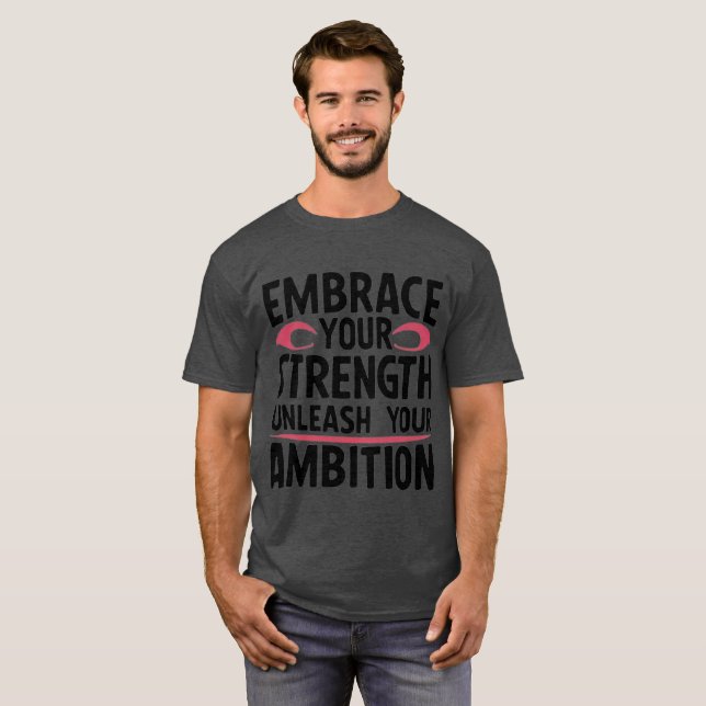 Utöka din styrka och frigör din ambition t shirt (Hel framsida)