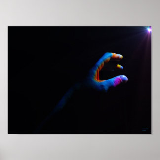 utom räckhåll poster