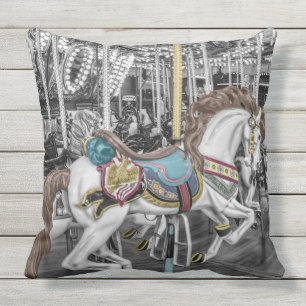 Utomhus- dämpa hästen att gifta sig går kudde