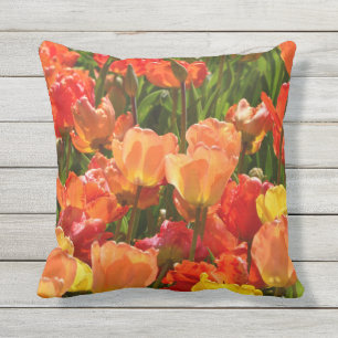 utomhus- throwpillow för orange och röda tulpan utomhuskudde