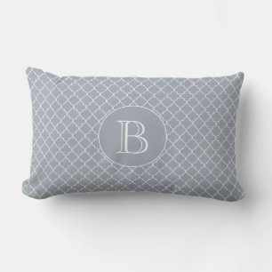 Utomhusfyllning Blue Quatrefoil Mönster Monogram Lumbarkudde