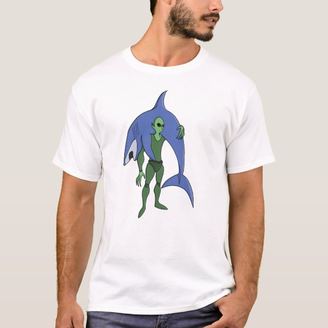 Utomjisk dykare med haj rolig sci-fi t shirt (Framsida)