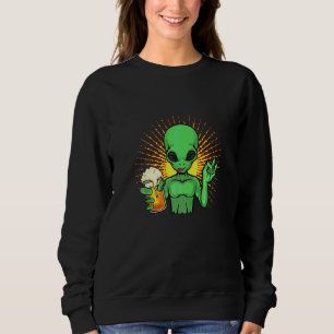 Utomjording som dricker öl Utomjordisk T Shirt