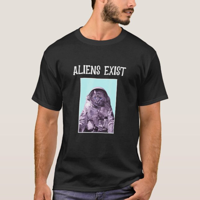 Utomjordingar finns i Ufo Hunter Cat T Shirt (Framsida)