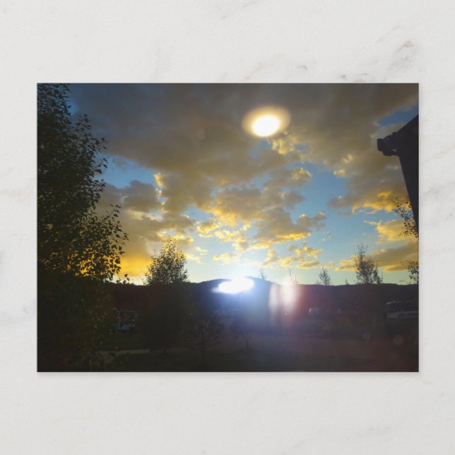 Utomjordingar som strålar ner från en UFO Vykort (Framsida)