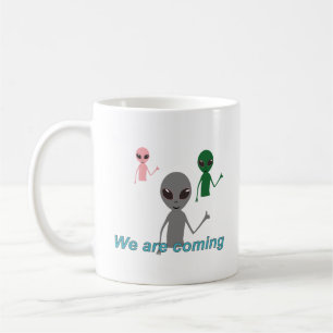 Utomjordingar som visar "liknande" gest kaffemugg