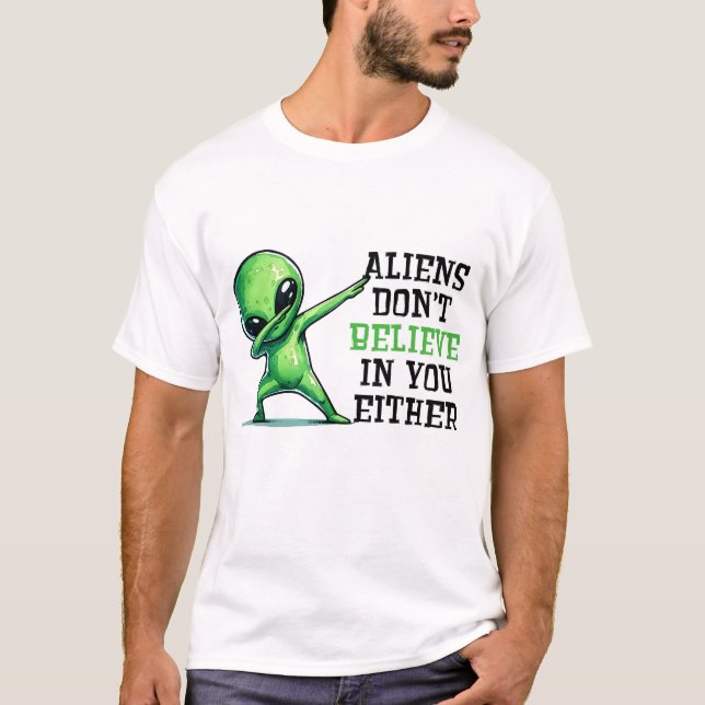 Utomjordingar tror inte på dig heller t shirt (Framsida)