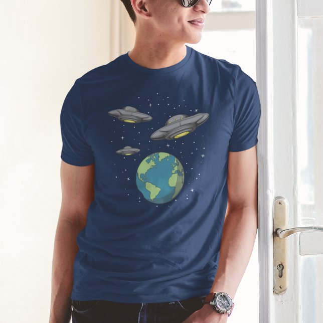 Utomjordingarna är på väg att invaderas av UFO T Shirt (Skapare uppladdad)