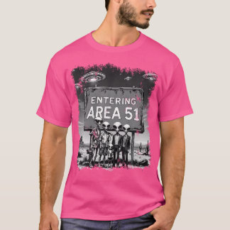 Utomjordingars Group Photo Entering Area 51 Funny  T Shirt