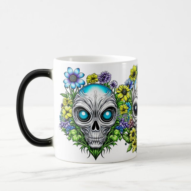Utomjordiska Alien Döskallar och Blommor  Magisk Mugg (Vänster)