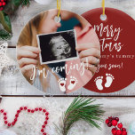 Utraljudsfoto för gravid God jul baby Julgransprydnad Keramik<br><div class="desc">Modern roligt att se ditt kort skript,  dina fotavtryck och dina hjärtan nyfödd bebis förväntar sig att keepsaké God jul från mamma tummy red träd ornament med anpassningsbarnas ultraljudfoto.</div>