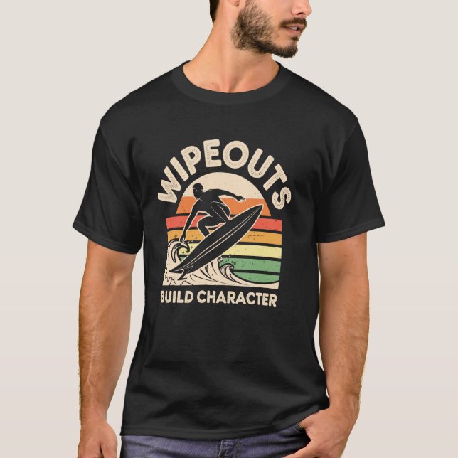 Utrensningar Bygger Karaktär Roligt Surfande T Shirt (Framsida)