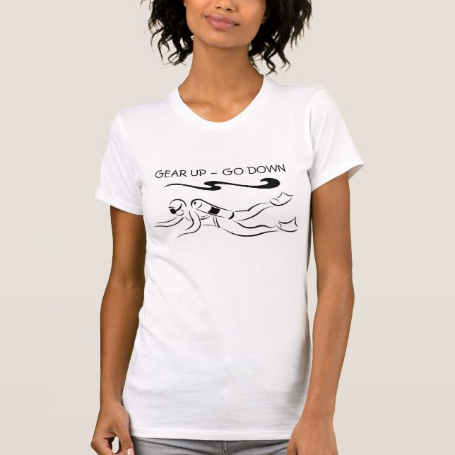 UTRUSTA UPP - GÅ BESEGRAR T-SHIRT (Framsida)