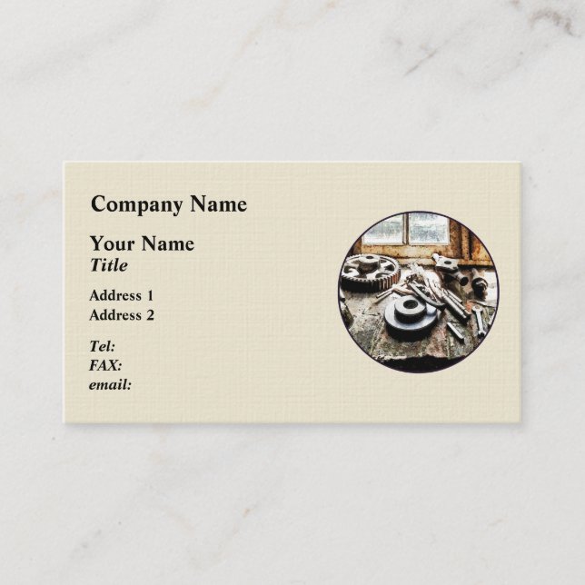 Utrustar och rycker häftig i maskin shoppar visitkort (Framsida)