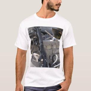 Utrustningen av en flotta t-shirt