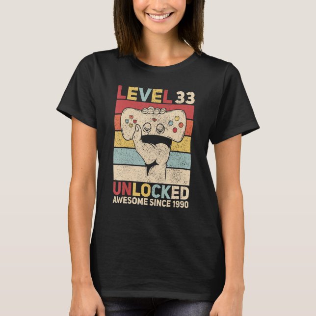 Utrymme 33 olåsta 33 års gamla Manar-kassettutrust T Shirt (Framsida)