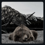 Utrymme för ryggsköljning Rustik kabindepå liggand Fyrkantig Klocka<br><div class="desc">Den här designen kan vara personlig om du väljer Redigera design. Du kan också överföra till andra objekt. Kontakta mig på colorflowcreations@gmail.com eller använda alternativet chatta överst på sidan om du vill ha den här designen på en annan produkt eller behöver hjälp. Se mer av mina design eller följ mig...</div>