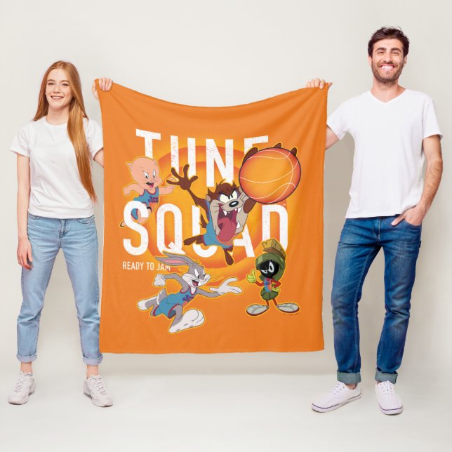 UTRYMME SYLT: EN NY LEGACY™ | TUNE SQUAD™-enhet Fleecefilt (På plats)