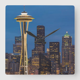 Utrymmenålen och den i stadens centrum Seattle Fyrkantig Klocka