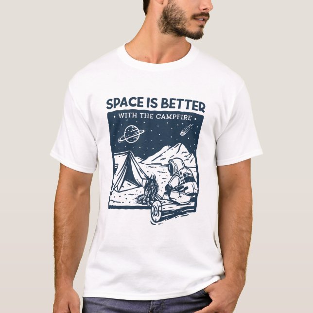 Utrymmet är bättre med Campfire T Shirt (Framsida)