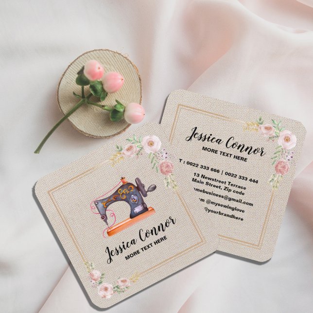 Utsäde maskin Cream, benvit bakgrund Fyrkantigt Visitkort (#zazzlemade #machine #sewing #tailorbusinesscard #flowersandmachine #pinkfloral #girlybusinesscard)