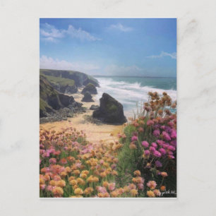 Utsikt från klipptoppen över strand med blommor, vykort
