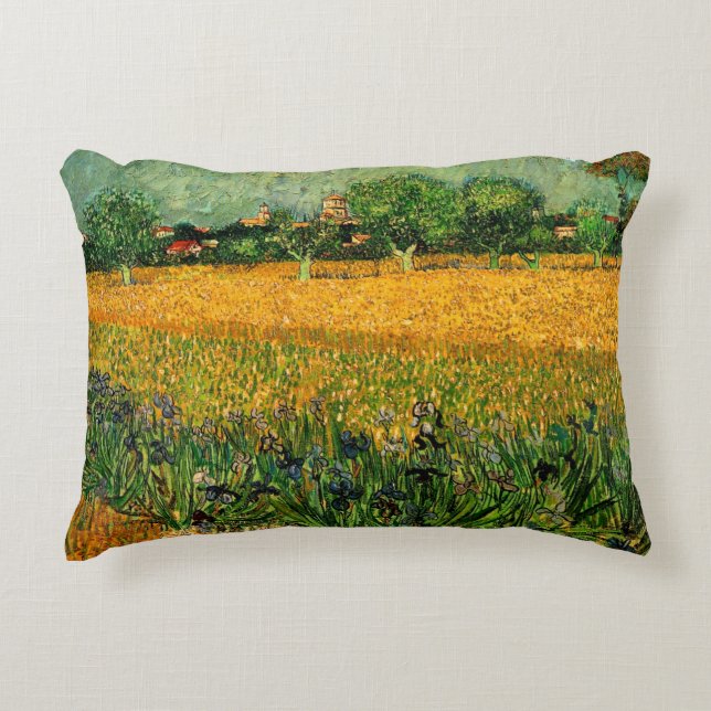 Utsikt över Arles med irisar av Vincent van Gogh Prydnadskudde (Framsidan)