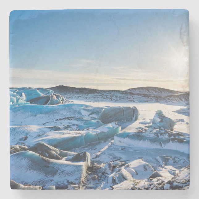 Utsikt över den frusna glaciärsjö underlägg sten (Framsidan)