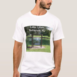 Utsikt över en liten sjö i staden t shirt
