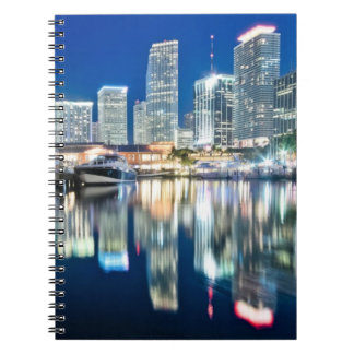 Utsikt över siluett med reflektion i vatten, Miami Anteckningsbok