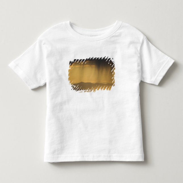 Utsikt över successiva kullar längs med t-shirt (Framsida)