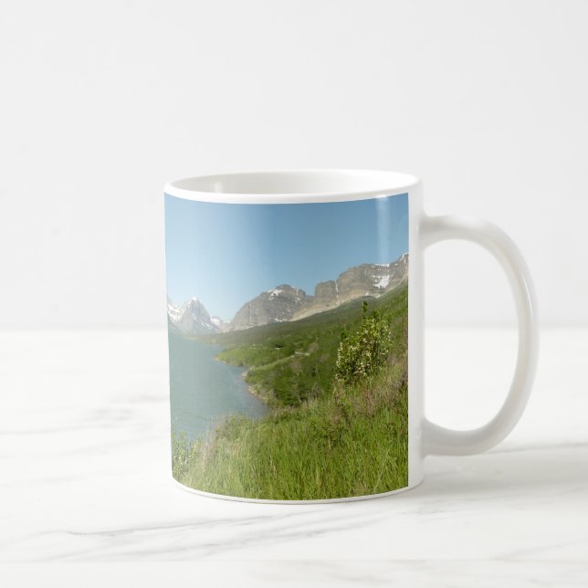 Utsikt över Swiftcurrent Lake vid Glacier National Kaffemugg (Höger)