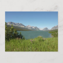 Utsikt över Swiftcurrent Lake vid Glacier National