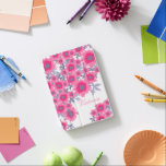 Utskrift av blommigten namn rosa och vita poppies iPad mini skydd<br><div class="desc">Vackert fet grafisk blomma med mönster i rosa,  grått och vita nyanser. Anpassa med din egen namn. Just nu läser du Victoria. Sarah Trett har en unik grafik och design för www.mylittleeden.com</div>