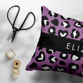 Utskrift av djur, Lila Leopard, Hearts, ditt namn Prydnadskudde