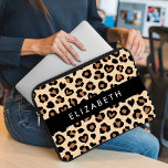 Utskrift av djur, rå leopard, örter, ditt namn laptop fodral<br><div class="desc">Elegant,  snyggt och sofistikerat mönster med leopardfläckar och hjärtan i brunt och svart färg. Modern gåva och trendig,  perfekt för djuret älskare i ditt liv. Anpassa genom att lägga till namn,  smeknamn,  monogram eller initialer.</div>