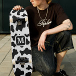 Utskrift av konjur, fläckig svart och vit Monogram Mini Skateboard Bräda 18,5 Cm<br><div class="desc">Svart och vit ko döljer skateboard för djurtryck med ett monogram brev. Unisex är för manar och för kvinnor. Lämpliga för barn och vuxnor. Underbar för cowboyteman/cowgirl land.</div>