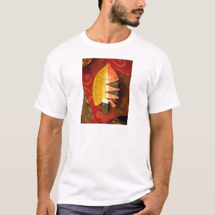 Utskrift av streckad fiskekonst t-shirt