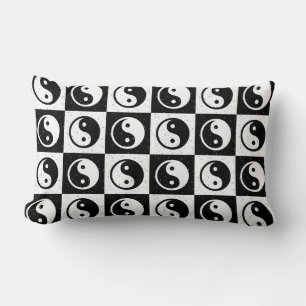 Utskrift av svart, vit, kontrollerad Yin-yang Zen- Lumbarkudde