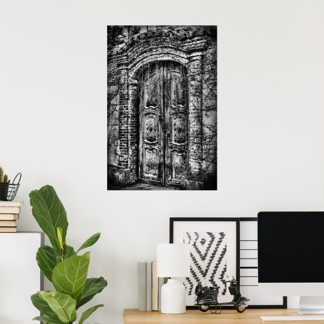 Utskurad trädörr från övergivet palats poster (Hemmakontoret)