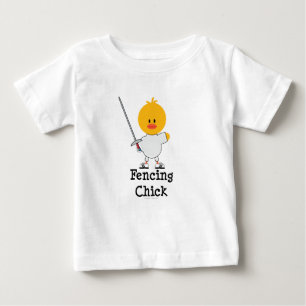 Utslagsplats för fäktningchickspädbarn tee shirt