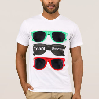 Utslagsplats för lagden som är i underlägesunglass t-shirt